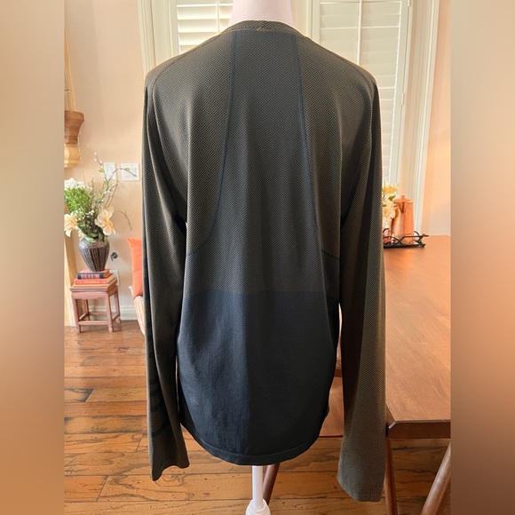 Lululemon Metal Vent Tech Long Sleeve 2.0. Fools Gold / Obsidian. Size L - Picture 3 of 8